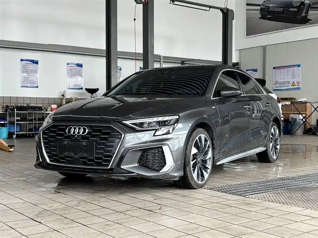 Audi A3 — фото 1