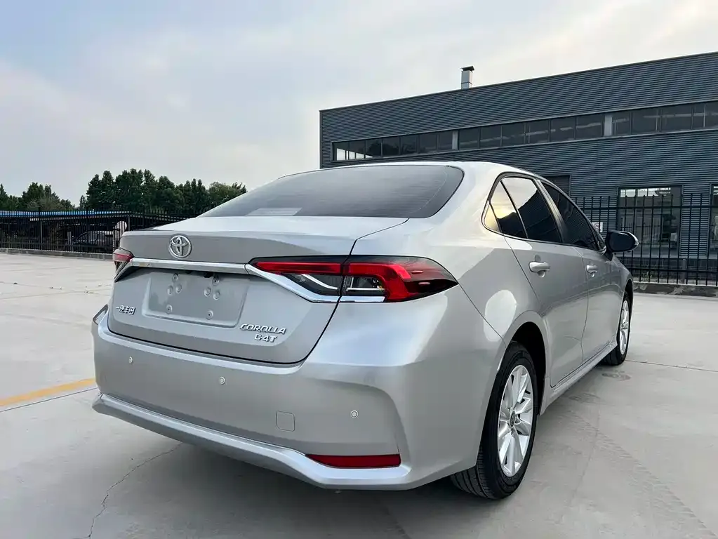 Toyota Corolla — фото 10