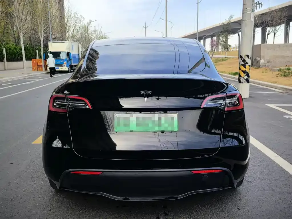 Tesla Model Y — фото 4
