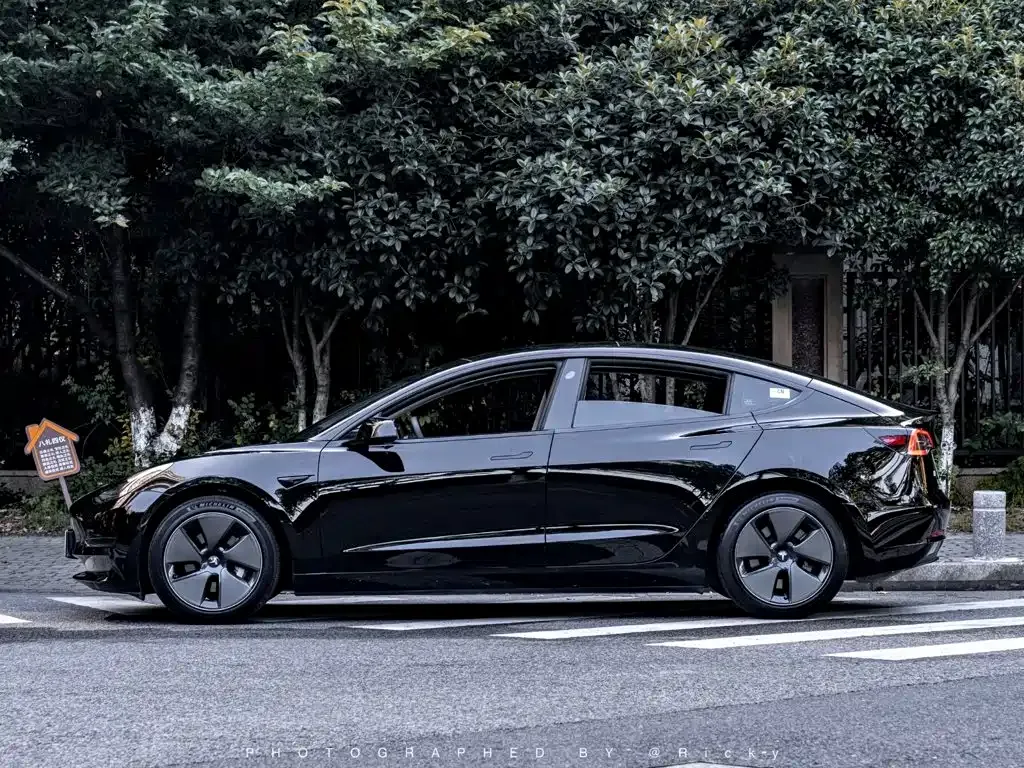 Tesla Model 3 — фото 10