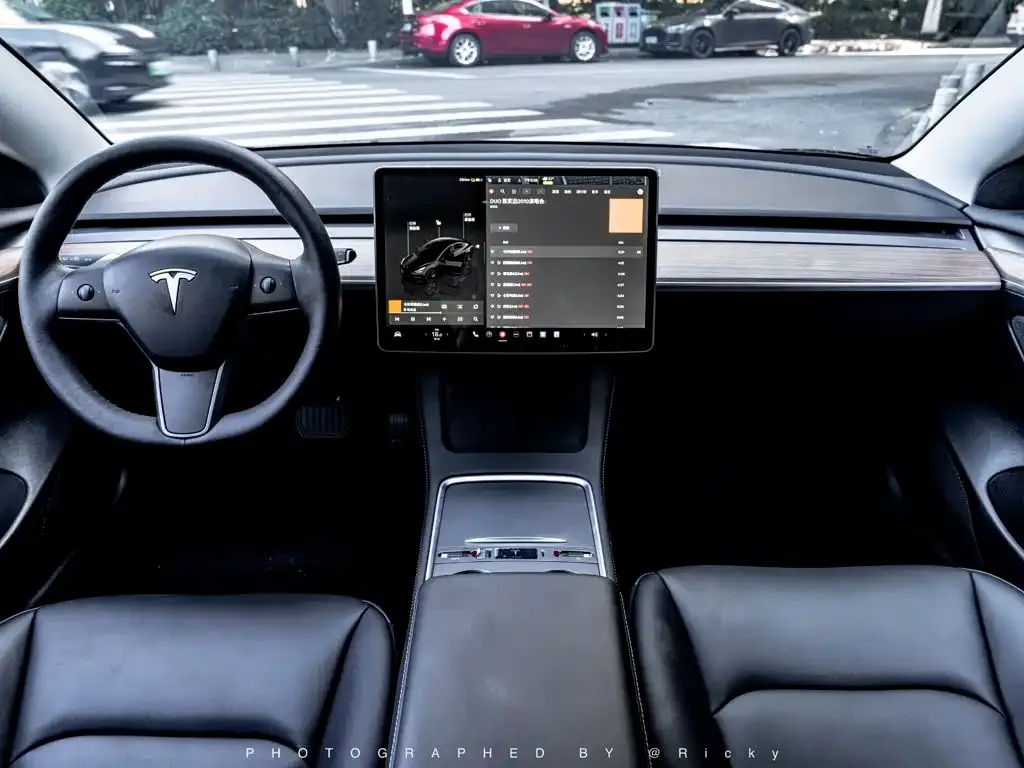 Tesla Model 3 — фото 5