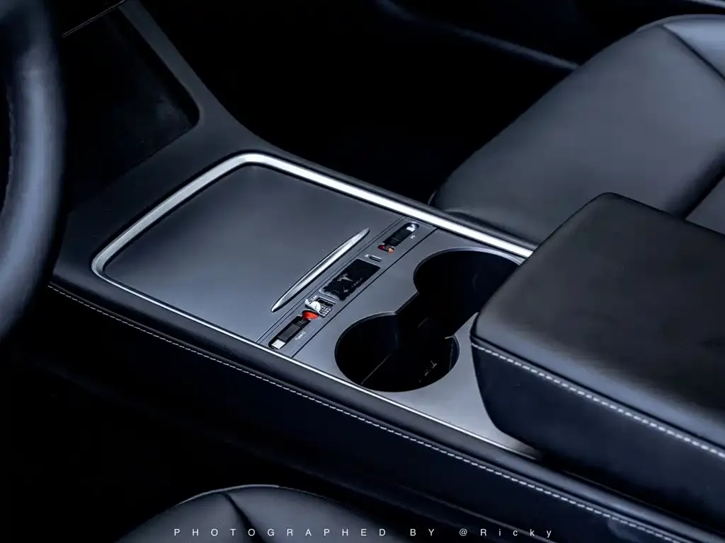 Tesla Model 3 — фото 2