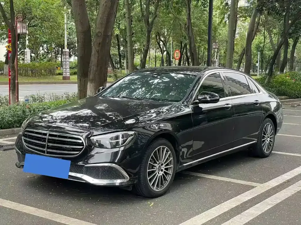 Mercedes-Benz E-Class — фото 1