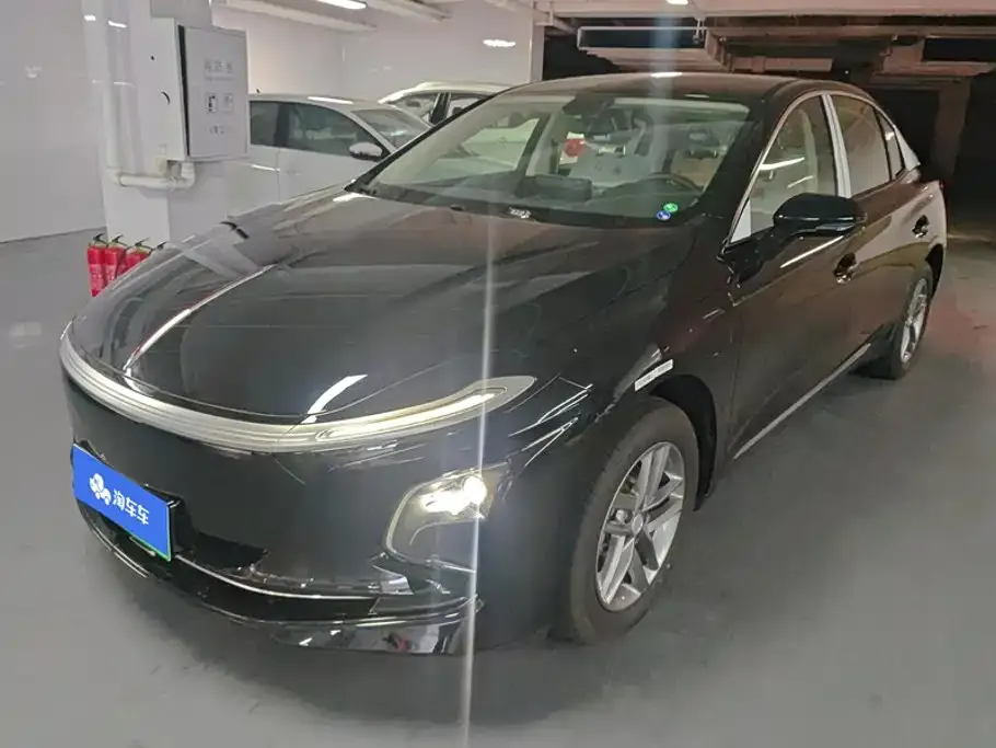 Hongqi E-QM5 — фото 1