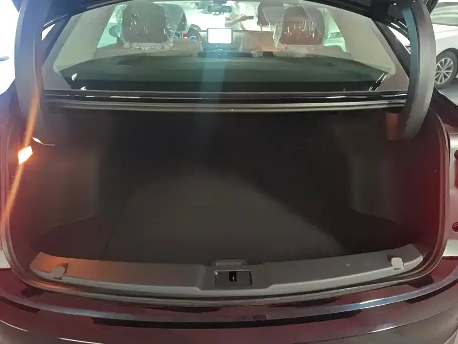 Hongqi E-QM5 — фото 2