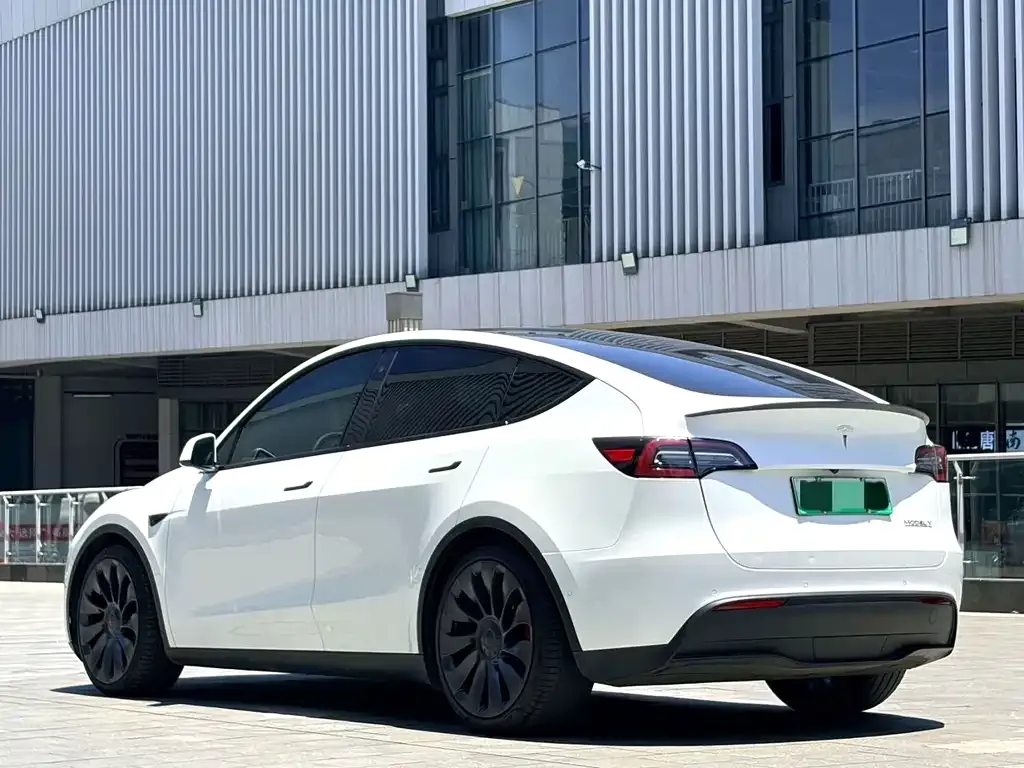 Tesla Model Y — фото 4