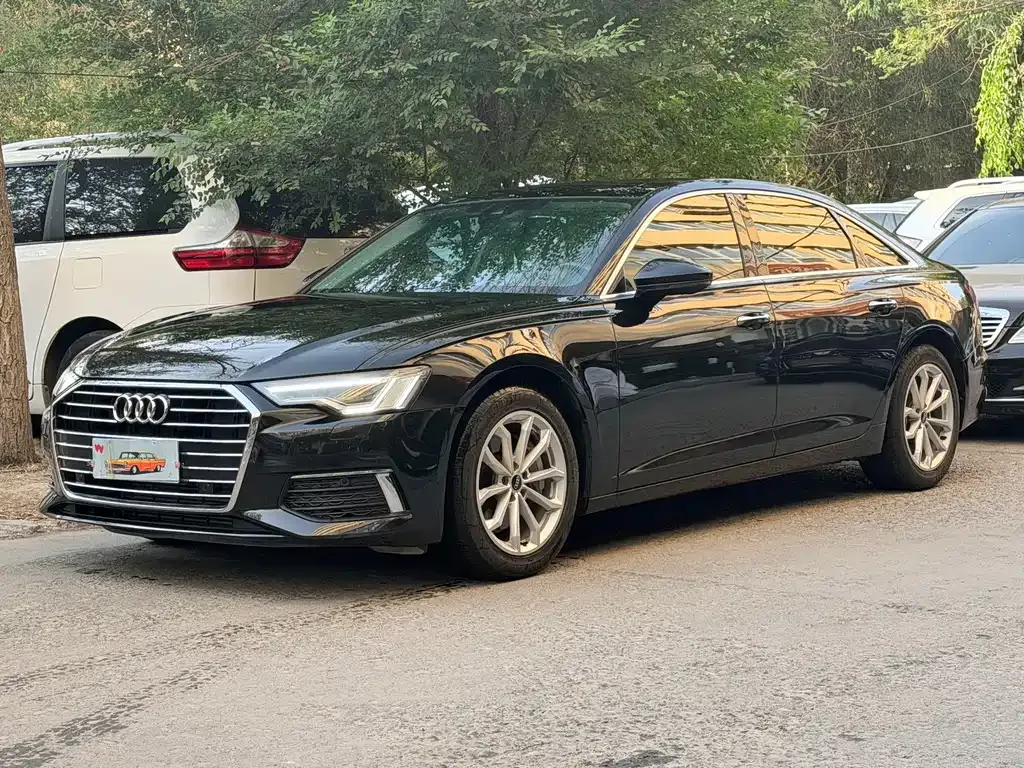 Audi A6L — фото 1