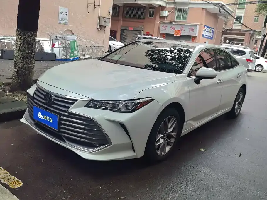 Toyota Avalon — фото 1