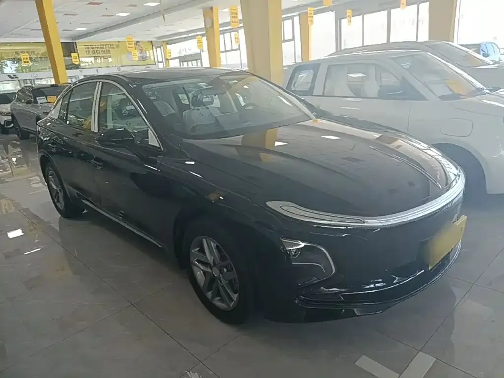Hongqi E-QM5 — фото 7