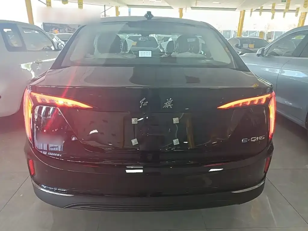 Hongqi E-QM5 — фото 4