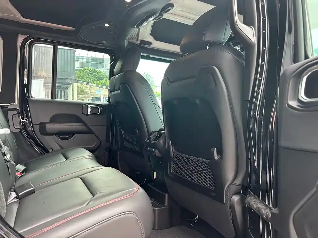 Jeep Wrangler — фото 2
