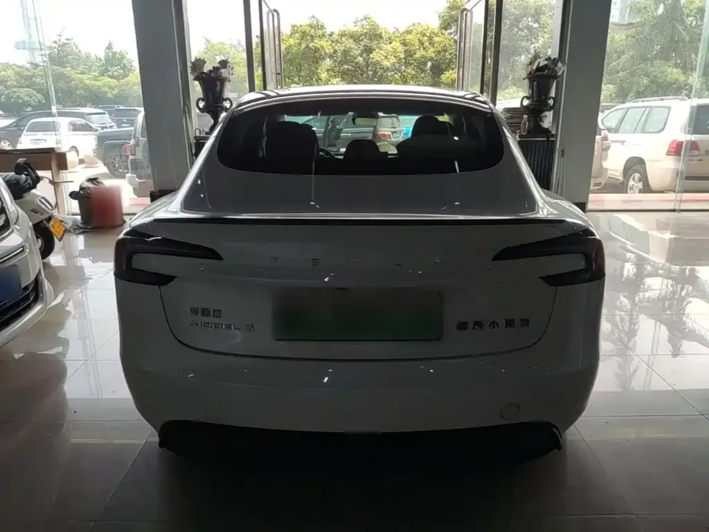 Tesla Model 3 — фото 10