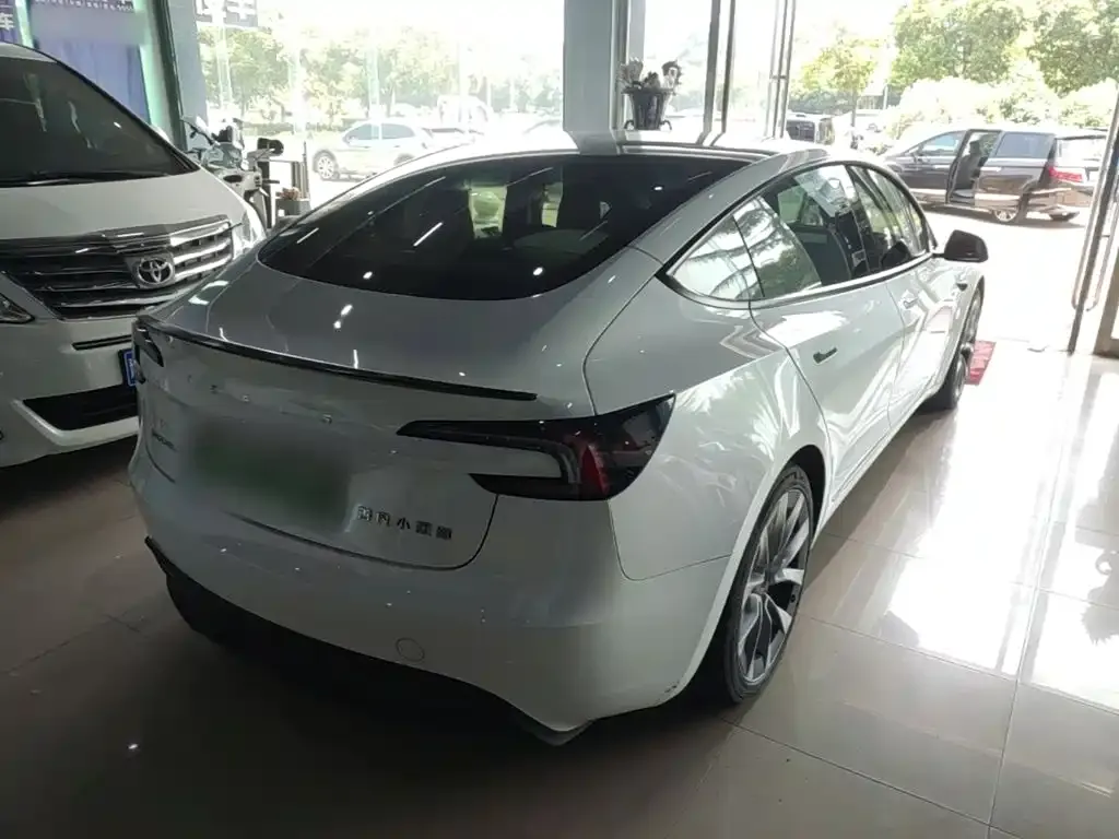 Tesla Model 3 — фото 8