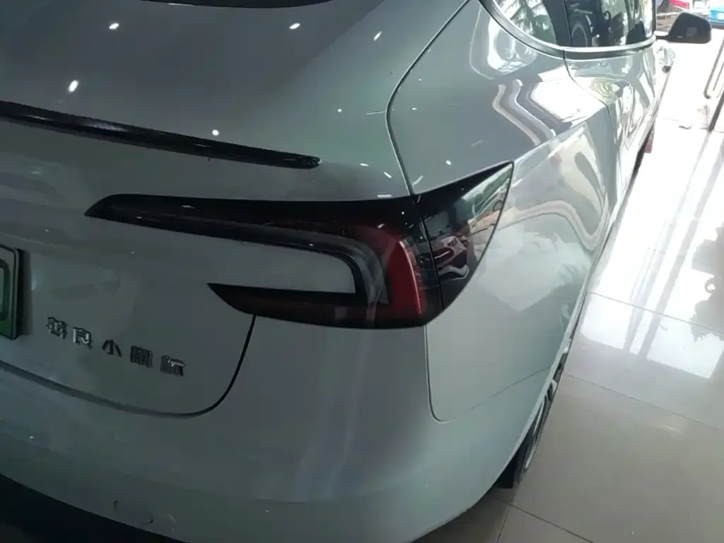 Tesla Model 3 — фото 3