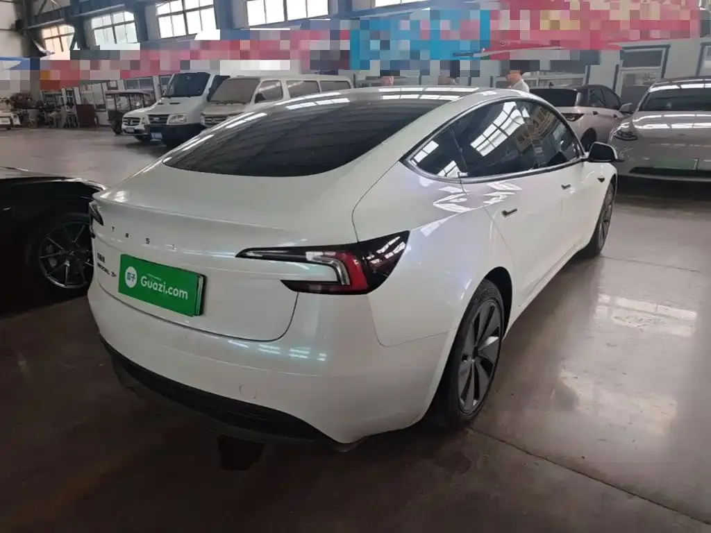 Tesla Model 3 — фото 10
