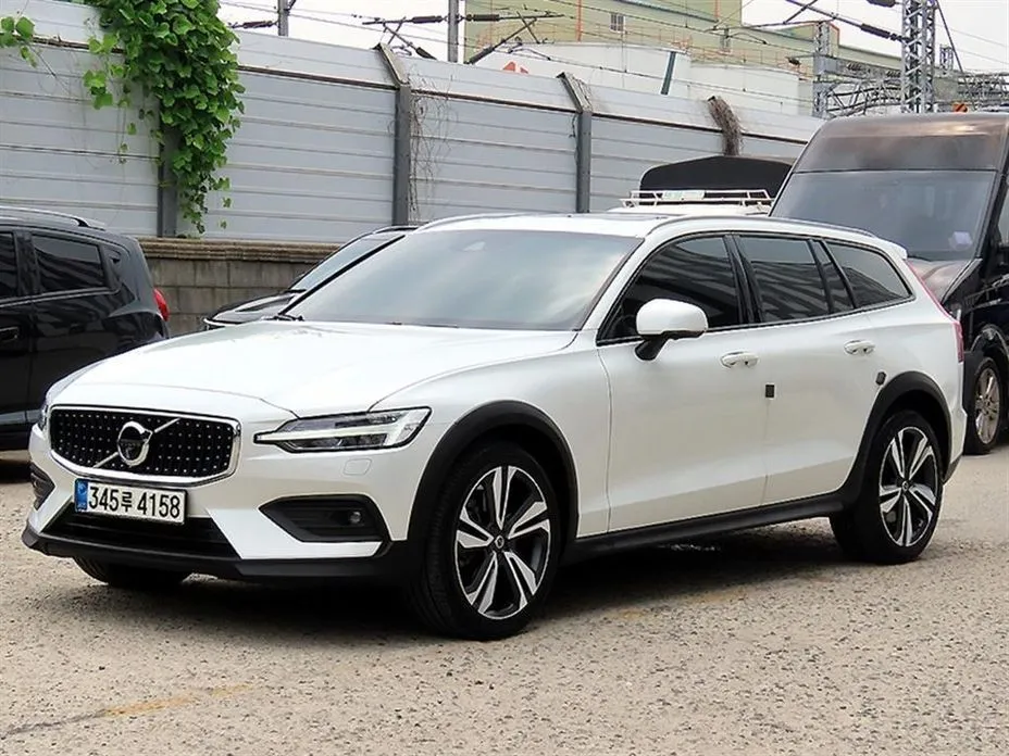 Volvo V60 — фото 10