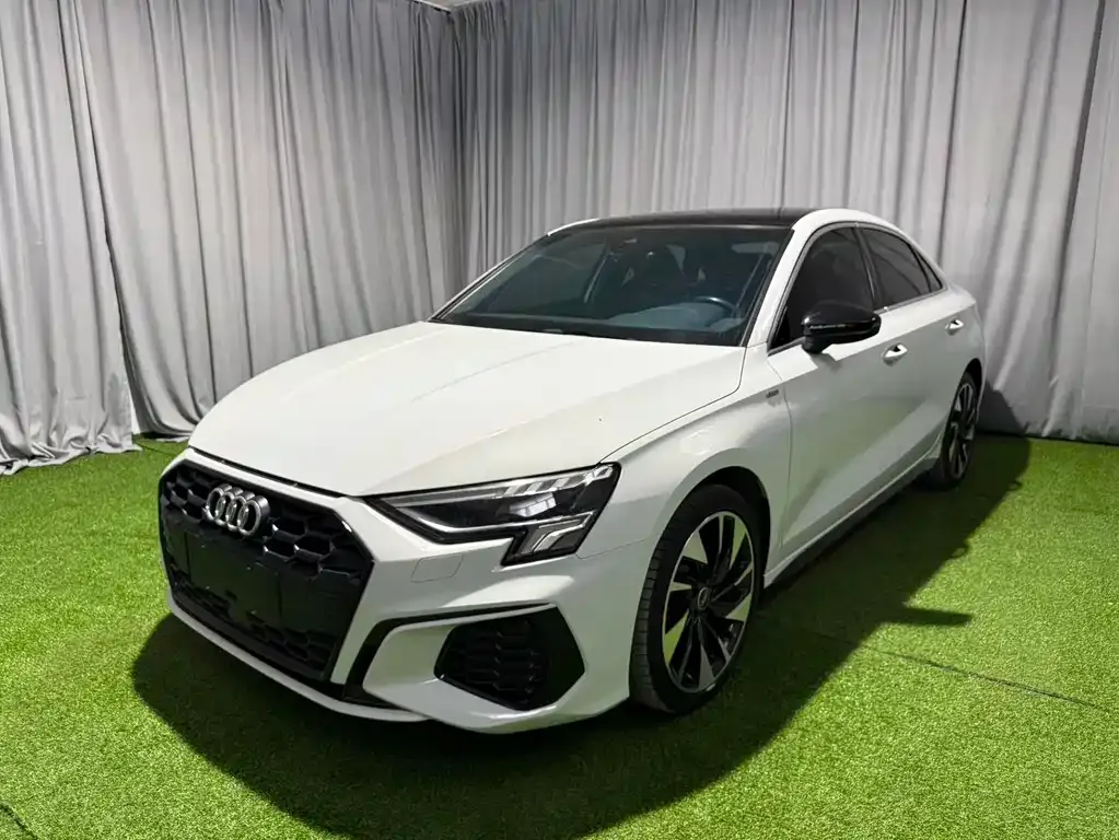 Audi A3 — фото 1