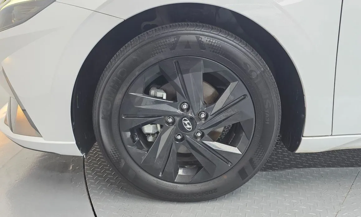Hyundai AVANTE — фото 3