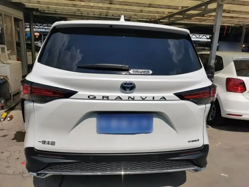 Toyota Granvia — фото 7
