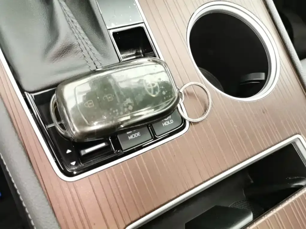 Toyota Granvia — фото 3