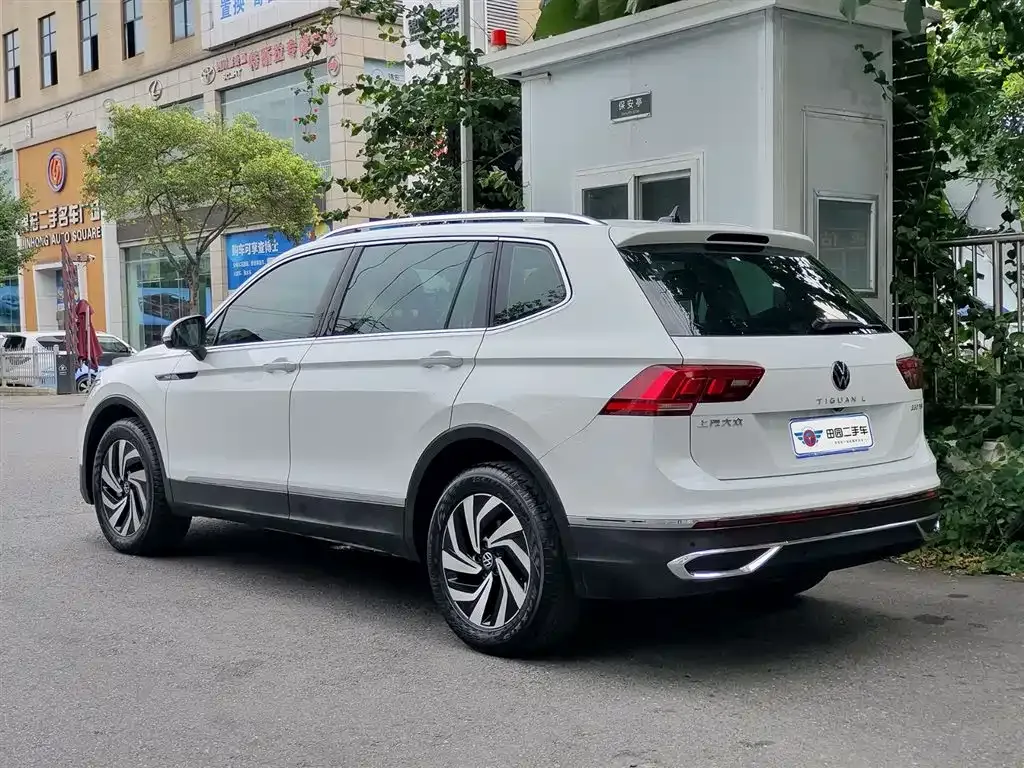 Volkswagen Tiguan L — фото 3