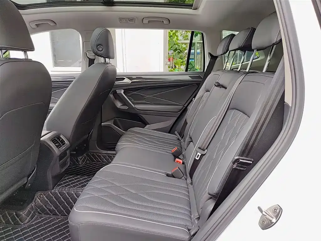 Volkswagen Tiguan L — фото 9