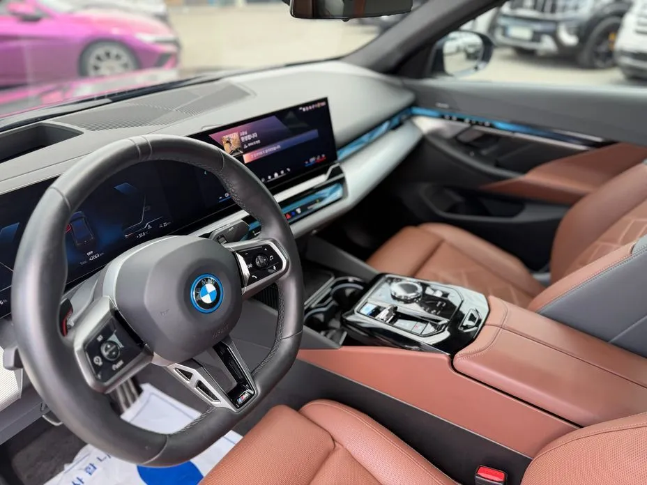 BMW i5 — фото 10