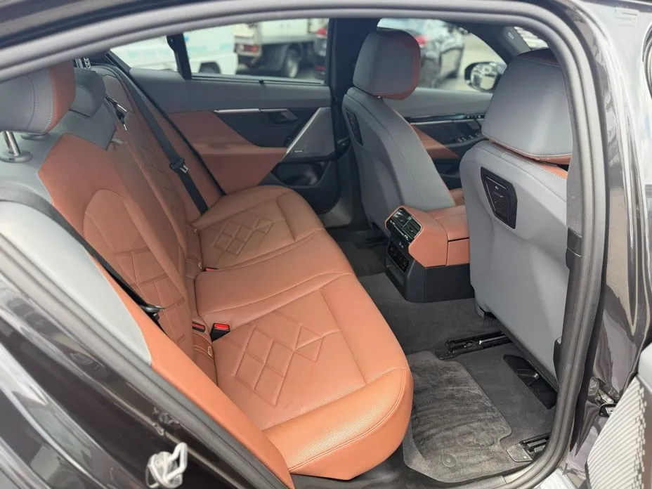 BMW i5 — фото 3