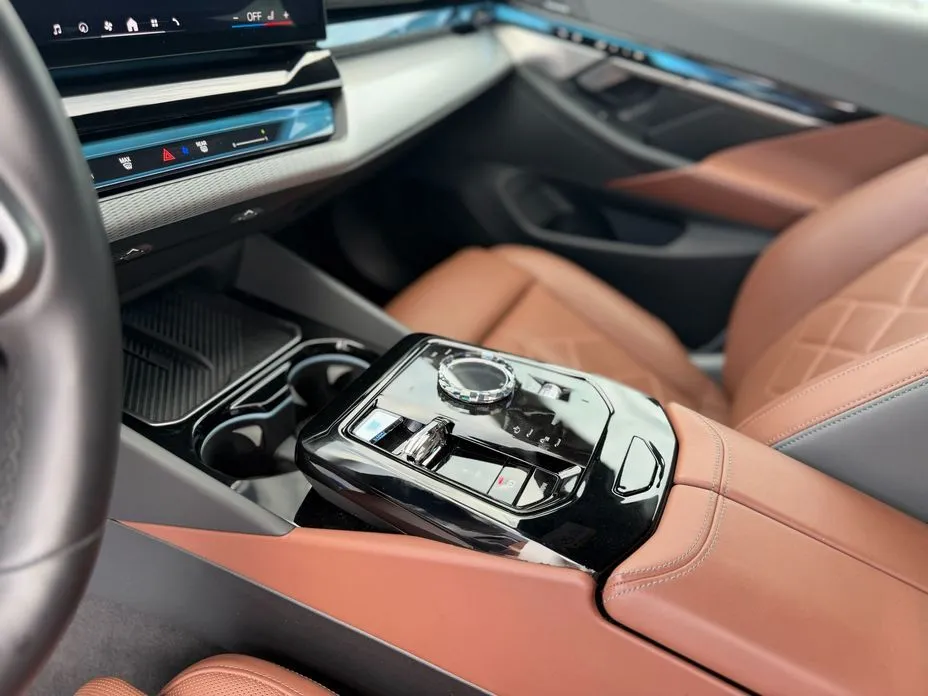 BMW i5 — фото 6