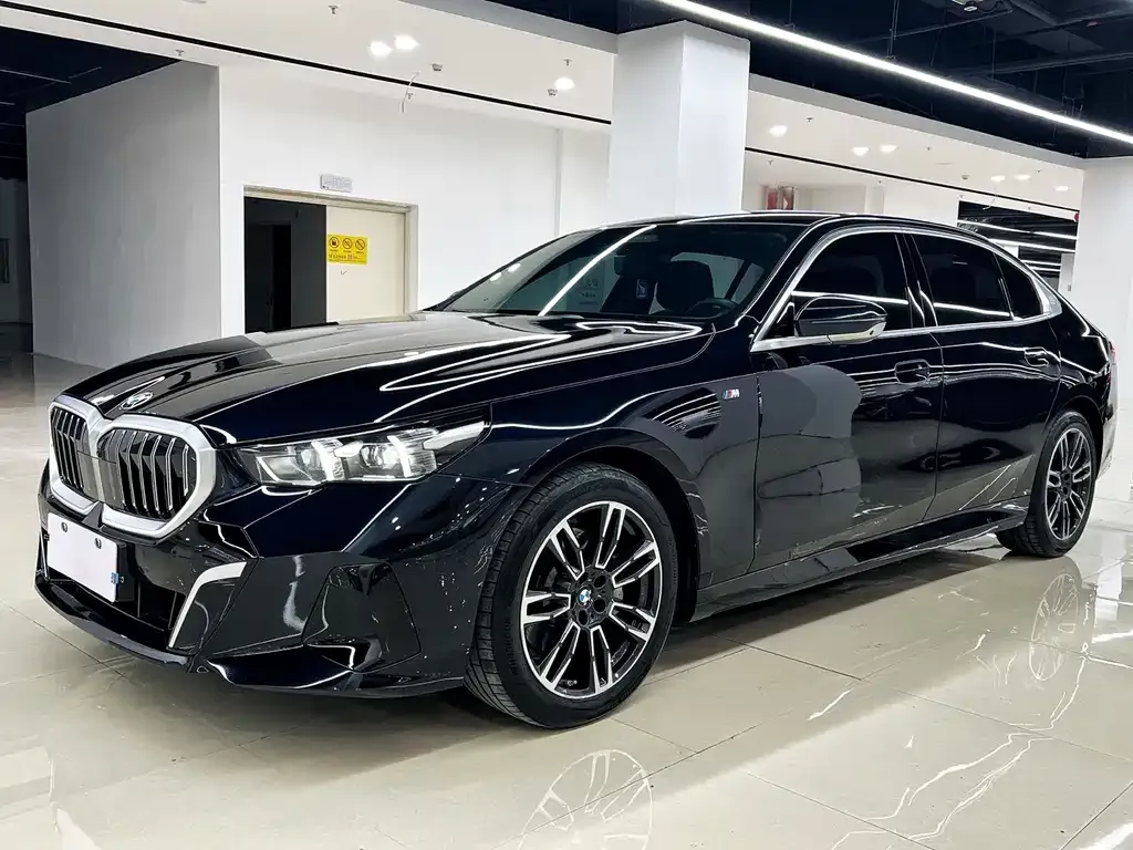 BMW 5 Series — фото 1