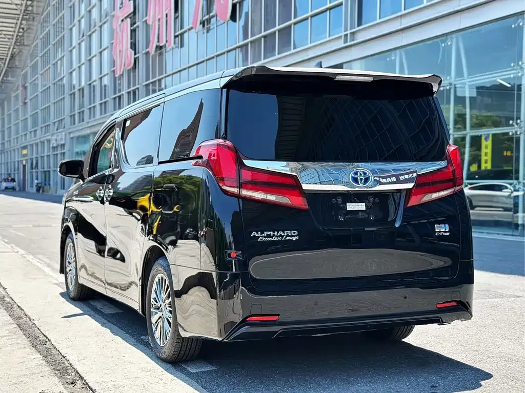 Toyota Alphard — фото 5
