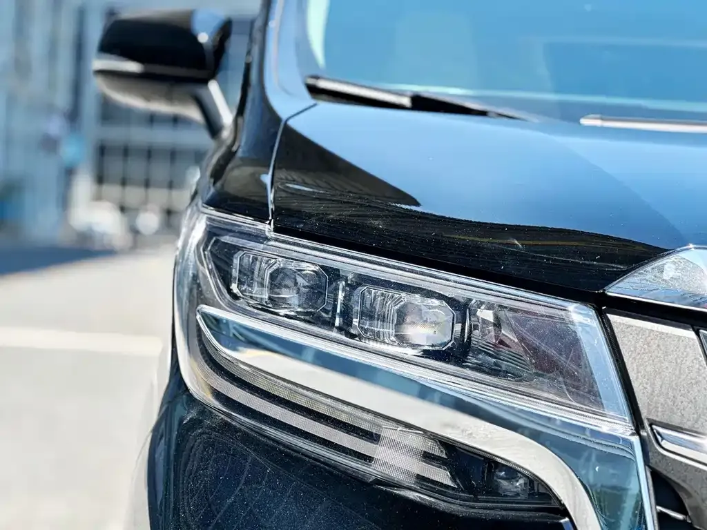 Toyota Alphard — фото 3