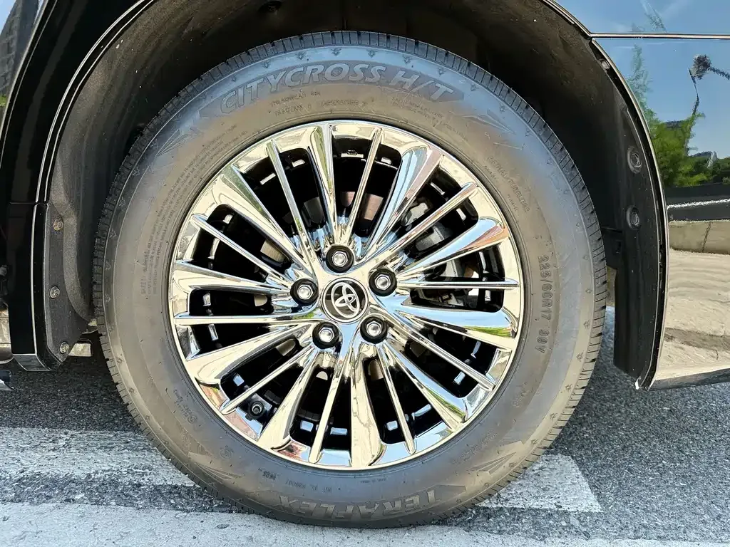 Toyota Alphard — фото 10