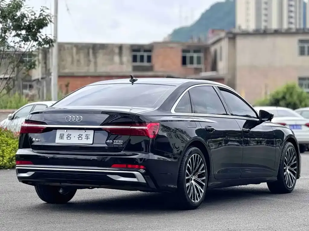 Audi A6L — фото 9