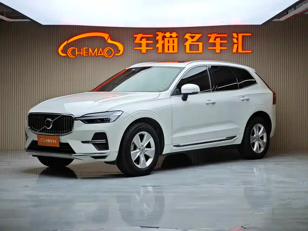 Volvo XC60 — фото 1