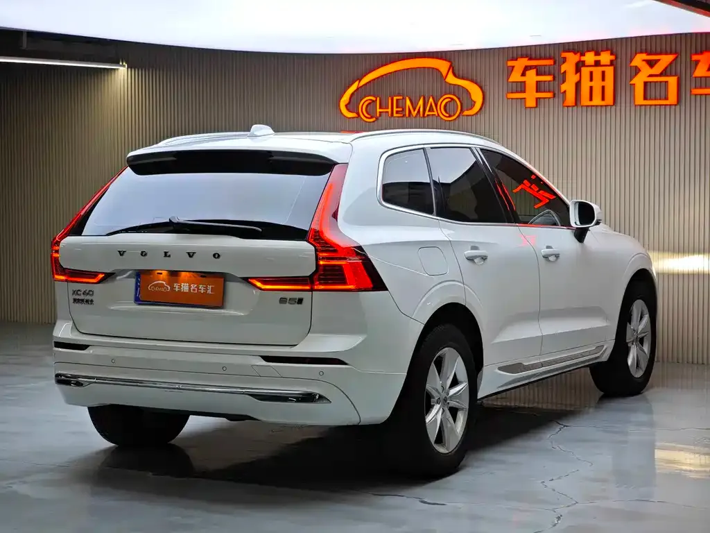 Volvo XC60 — фото 8