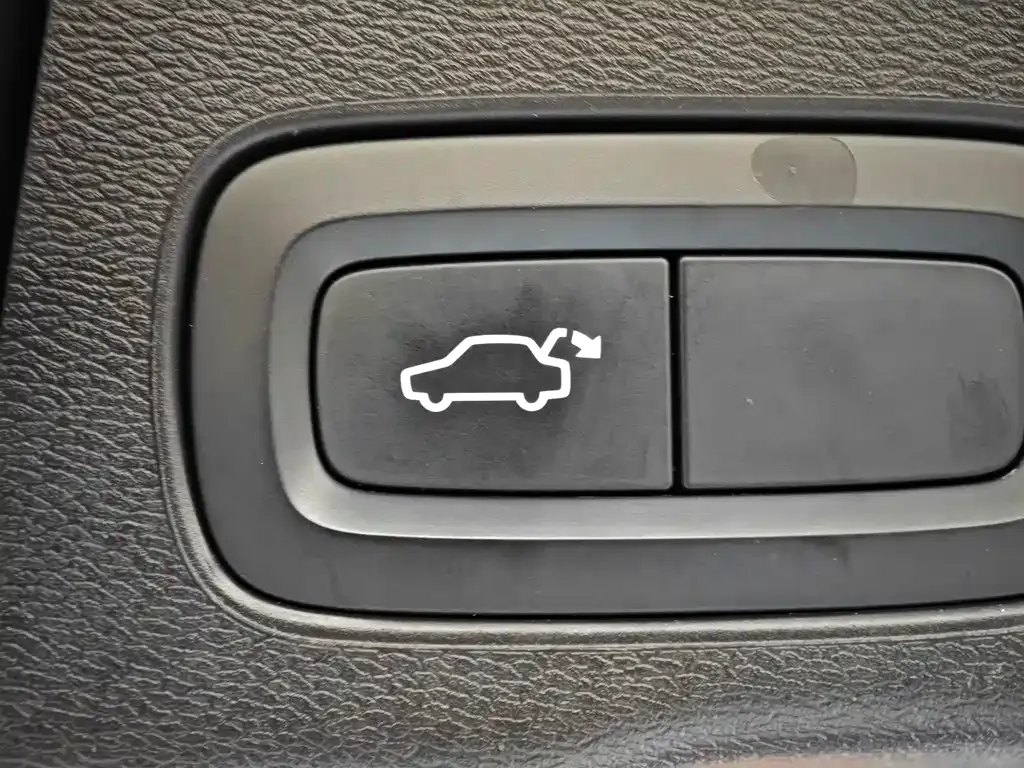 Volvo XC60 — фото 9