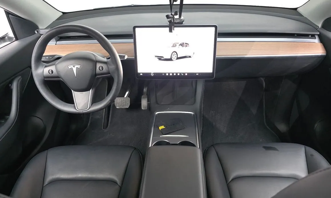 Tesla Model Y — фото 3