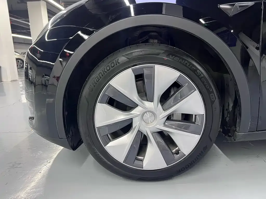 Tesla Model Y — фото 5