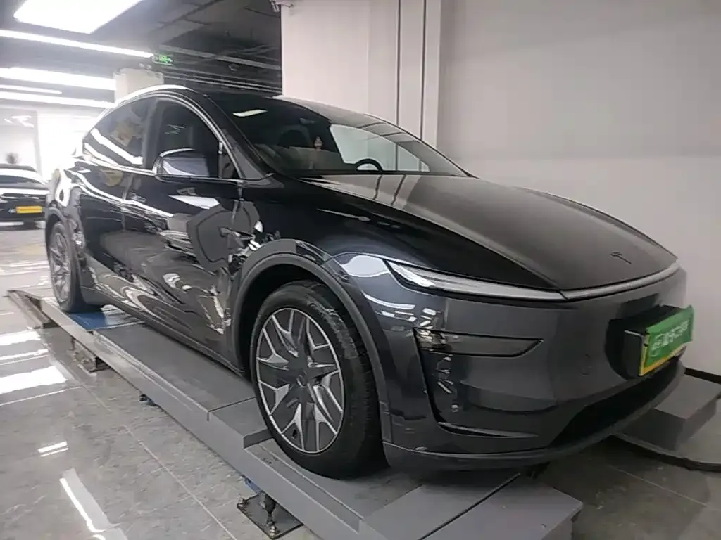 Tesla Model Y L — фото 9