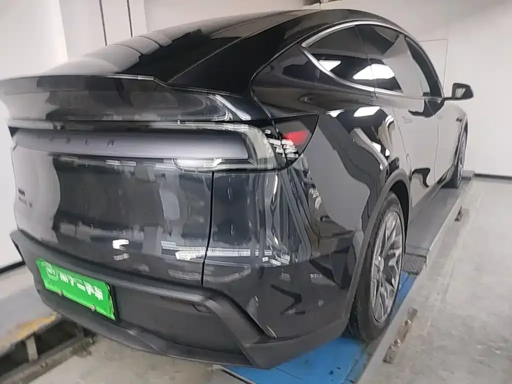 Tesla Model Y L — фото 7