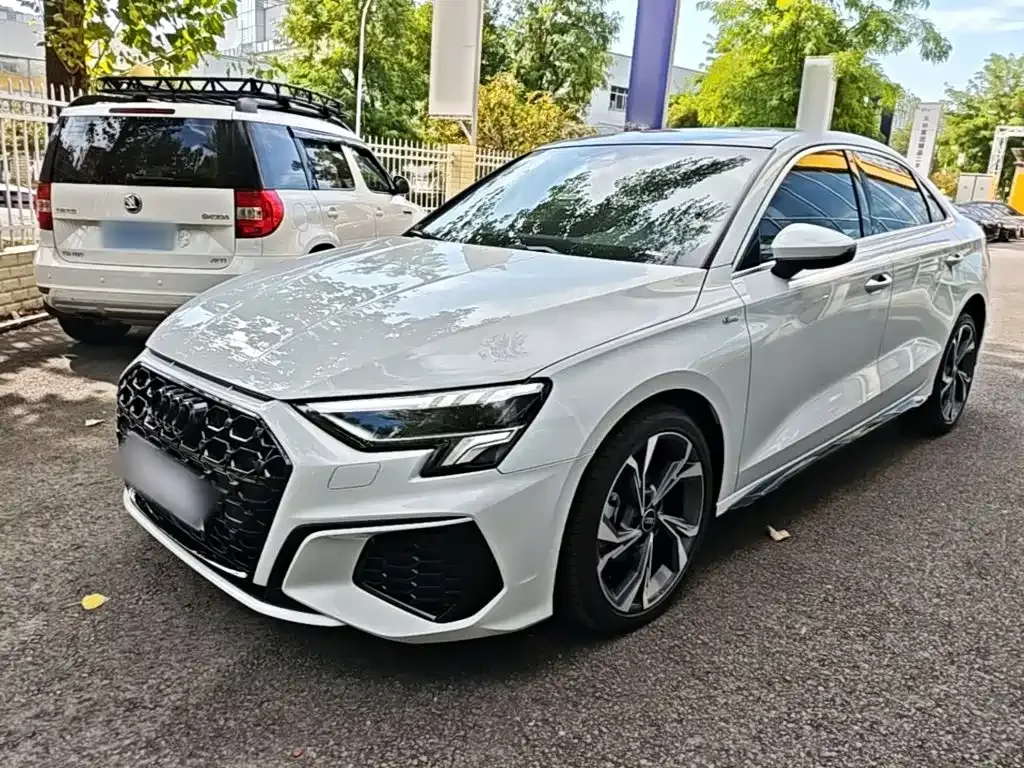 Audi A3 — фото 1