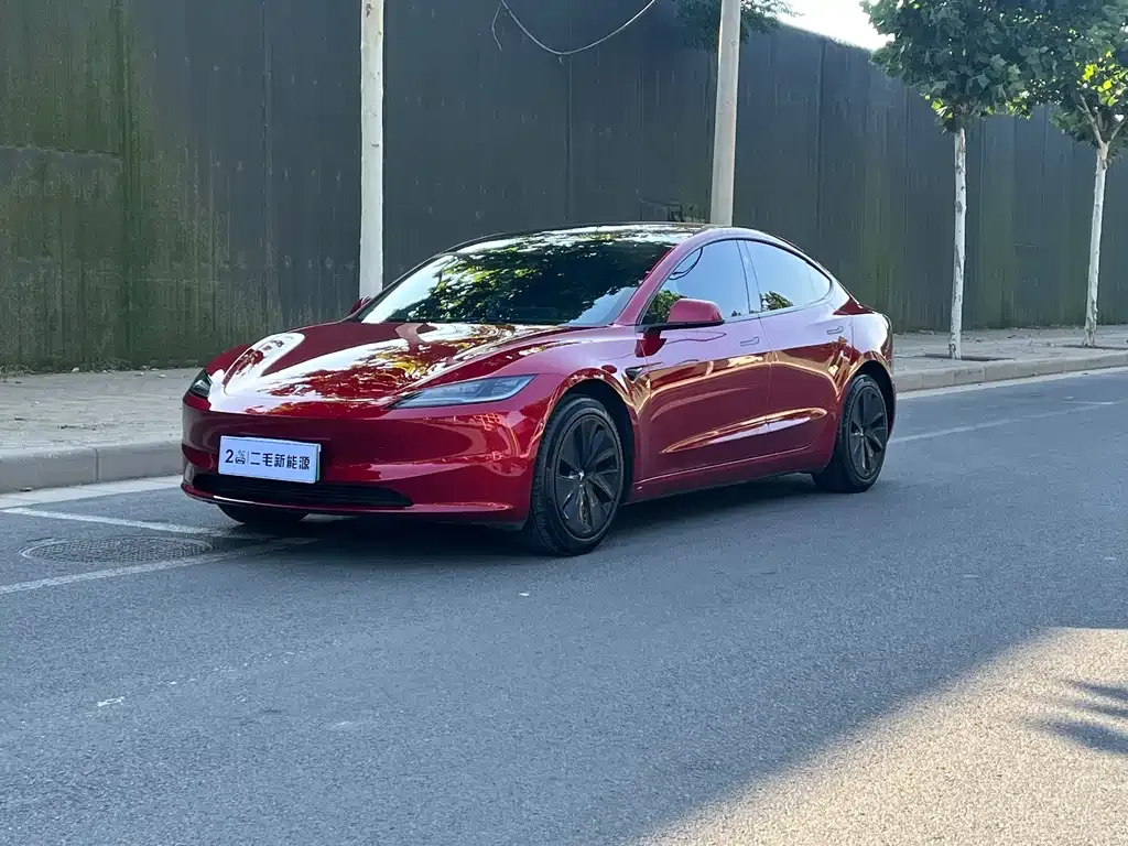 Tesla Model 3 — фото 1