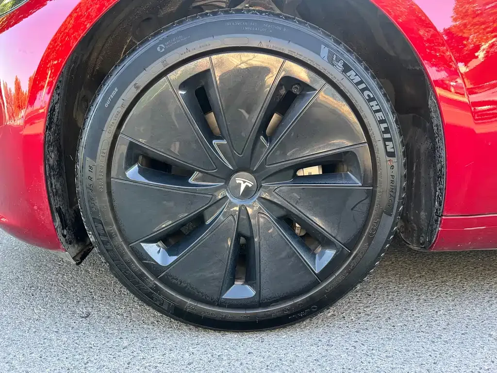 Tesla Model 3 — фото 7