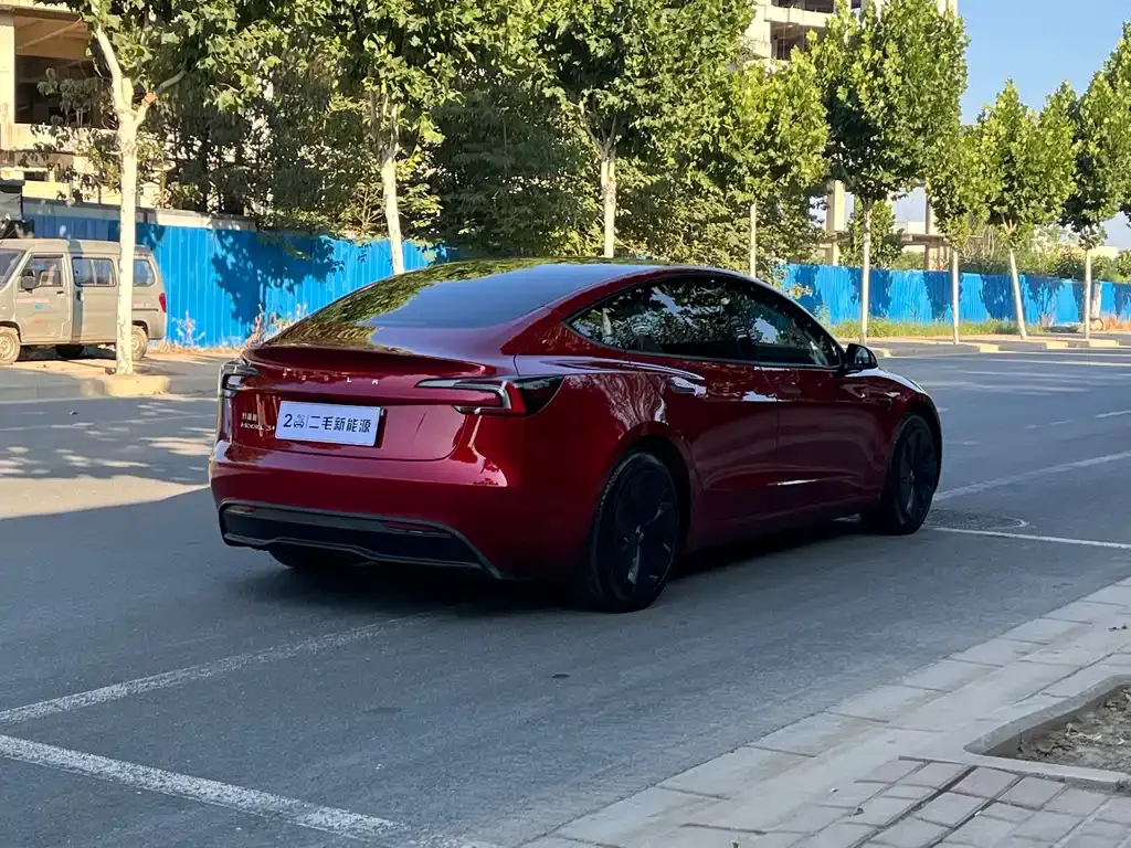 Tesla Model 3 — фото 4
