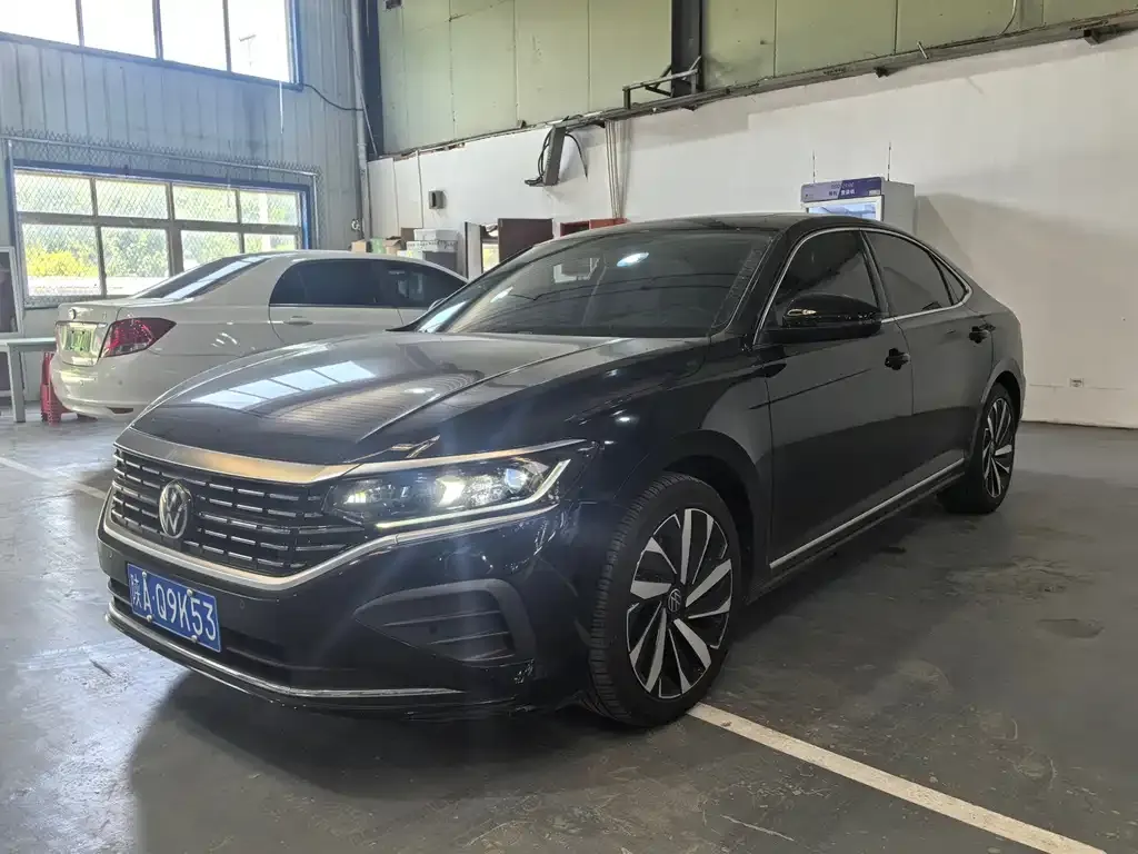 Volkswagen Passat — фото 1