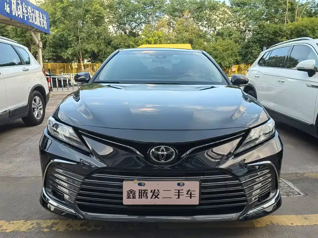Toyota Camry — фото 10