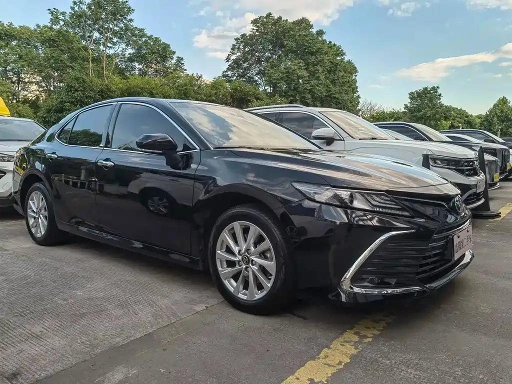 Toyota Camry — фото 6