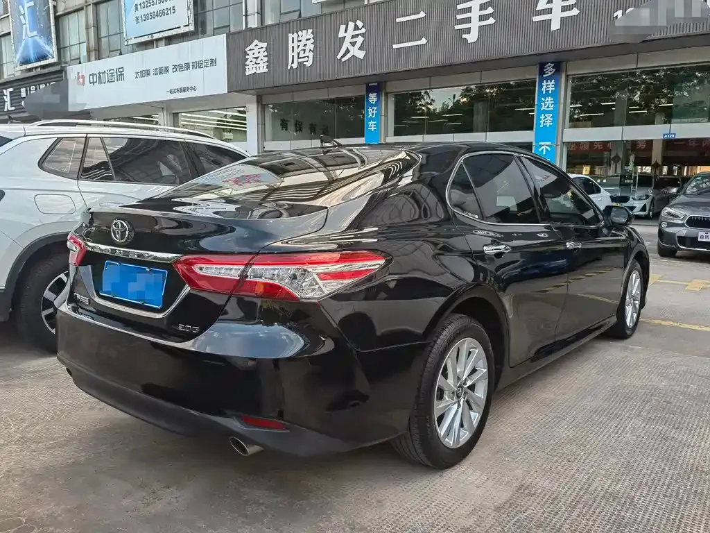 Toyota Camry — фото 5