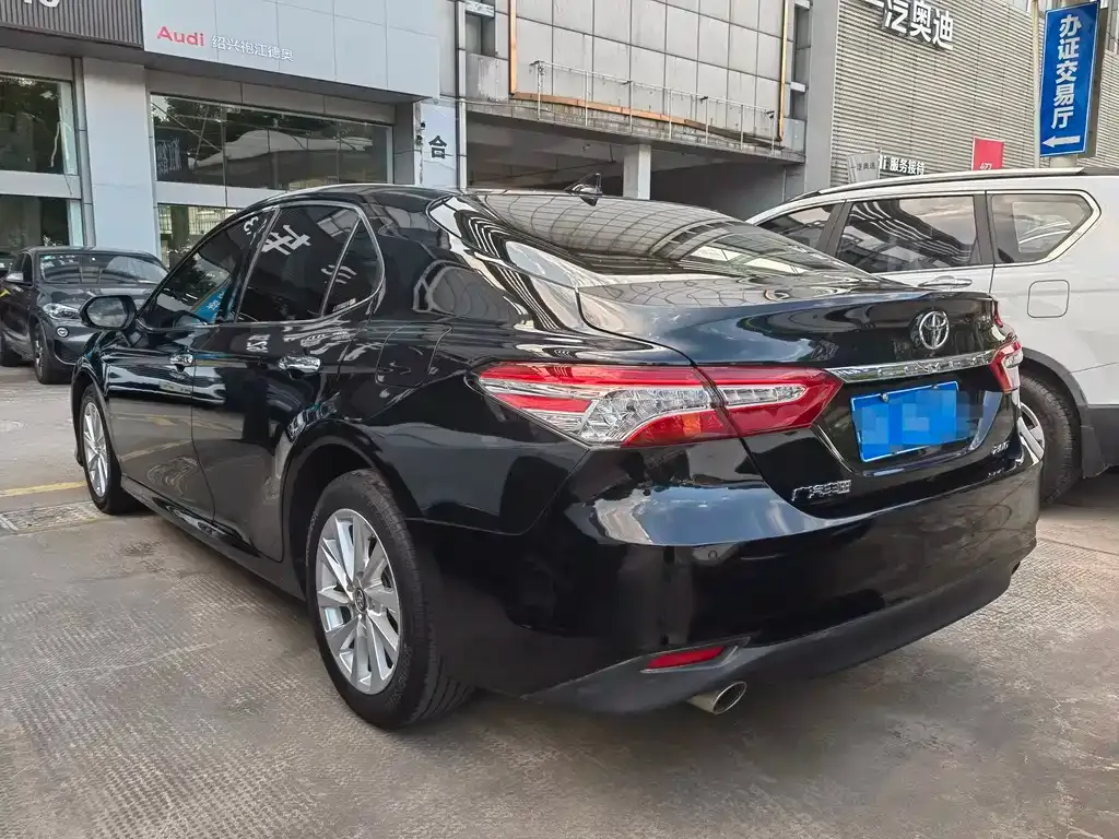 Toyota Camry — фото 4